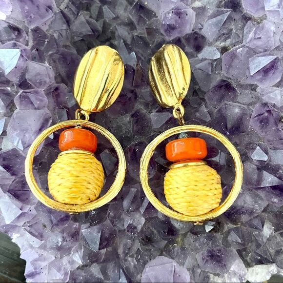 Gold tone drop earrings - Picture 2 of 10